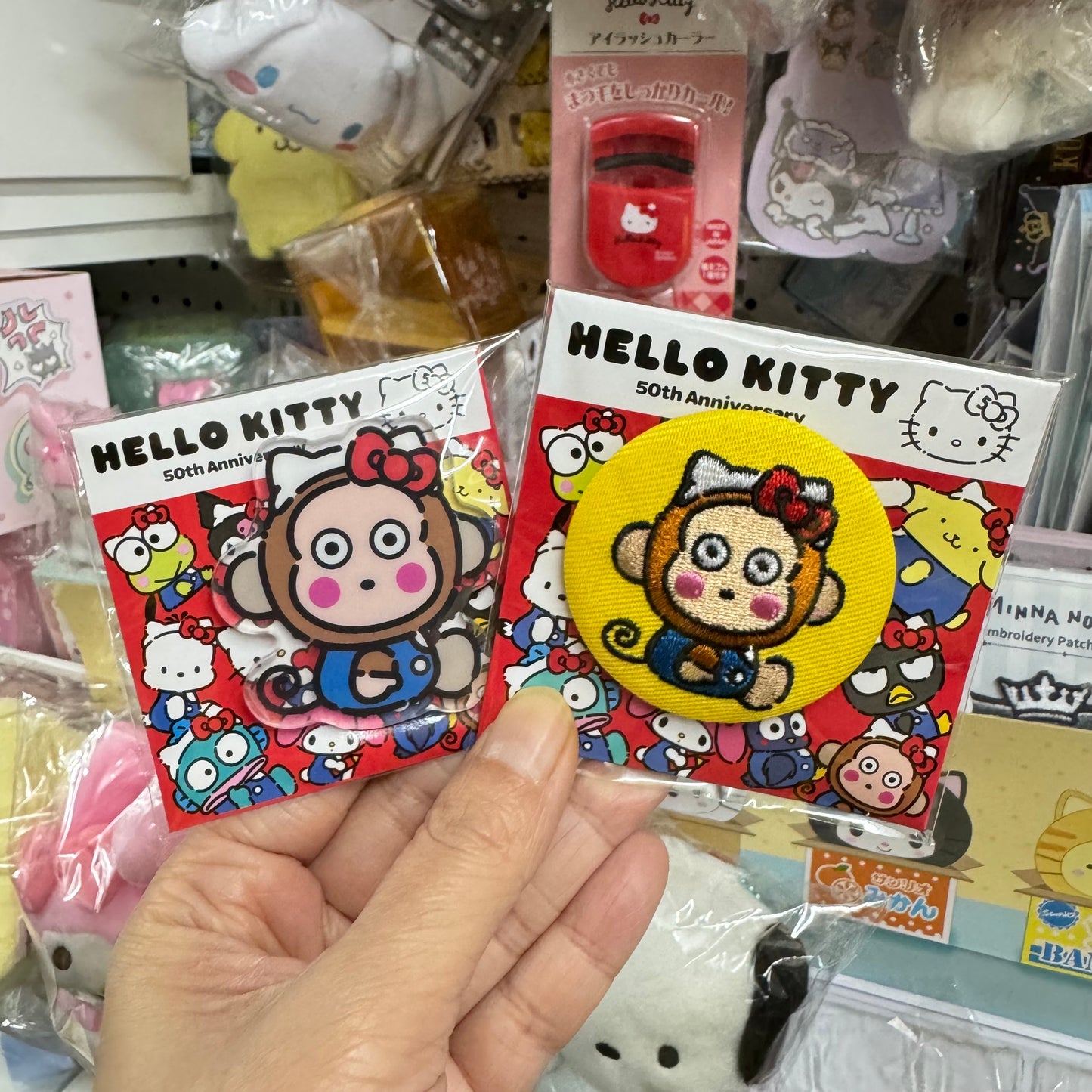 Monkichi x Hello Kitty 50週年 磁石+襟章